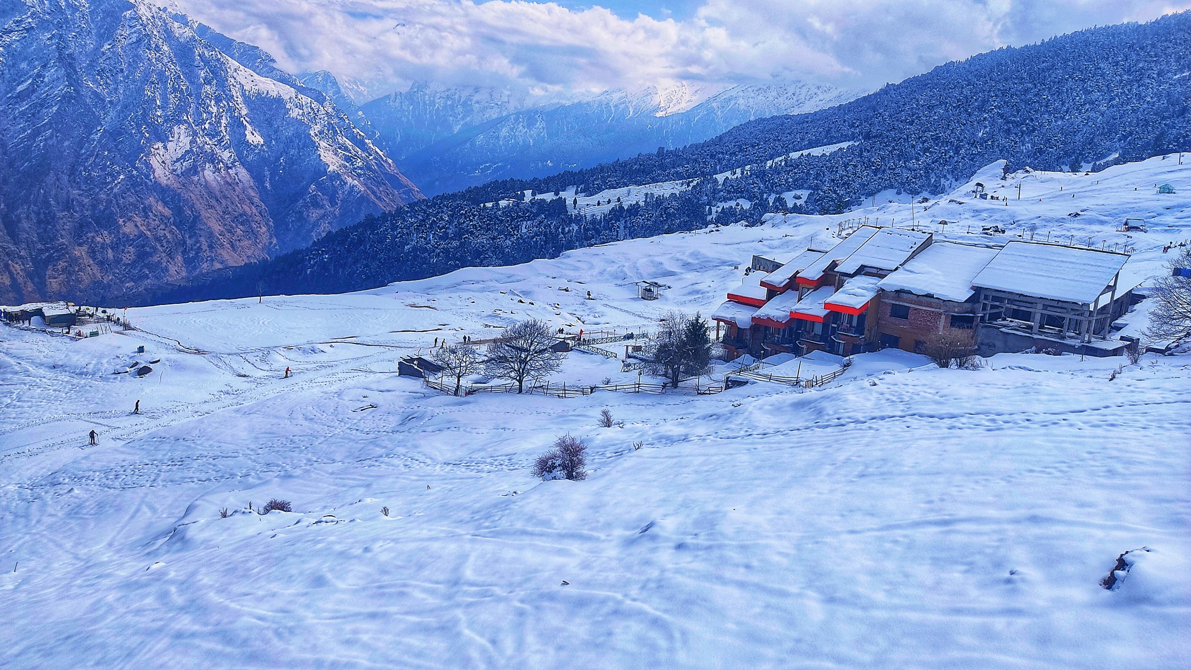 Snow-covered ski meadows and mountain ridges in Auli